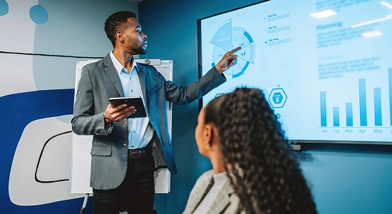 director nombrado actúa como el interlocutor oficial de la empresa